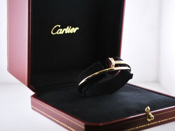 ตะปูตัวละแสน กำไล Cartier รุ่นนี้ สร้างบ้านไม่ได้แต่อวดได้